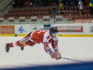 Naděje na play-off žije! Kohouti vyprovodili ze svého ledu Pardubice pěti góly