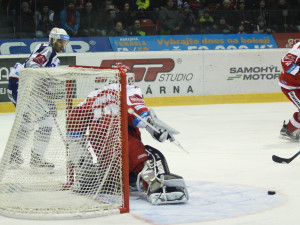 Kohouti nastříleli Kometě sedm gólů a stále živí naději na nejlepší šestku