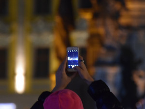 Asi tisícovka lidí protestovala v Olomouci proti Babišovi i "komunistické mlátičce" Ondráčkovi