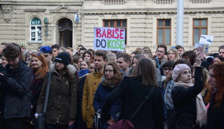Studenti v Olomouci demonstrovali za ústavní hodnoty