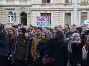 Studenti v Olomouci demonstrovali za ústavní hodnoty