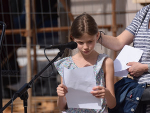 Na Horním náměstí proběhlo veřejné čtení jmen obětí holocaustu