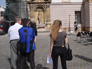 Na Horním náměstí proběhlo veřejné čtení jmen obětí holocaustu