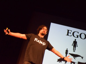 FOTO: Na historicky prvním FuckUp Night v Olomouci bavili svými průsery Přemek Forejt i Kefírer