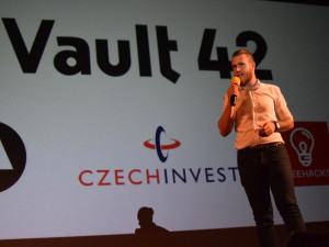 FOTO: Na historicky prvním FuckUp Night v Olomouci bavili svými průsery Přemek Forejt i Kefírer