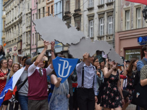 David Koller byl na Horním náměstí korunován králem letošního majálesu