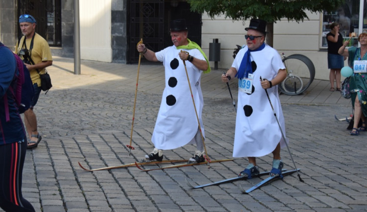 Centrem se prohnali lyžaři, bobaři i zimní Borati. Běžel se další ročník Půlvánočního běhu