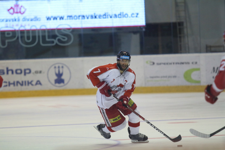 Kohouti zvládli první domácí přípravný zápas, Třinec porazili v nájezdech 3:2