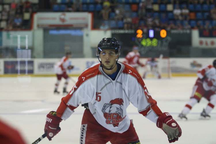 Kohouti zvládli první domácí přípravný zápas, Třinec porazili v nájezdech 3:2