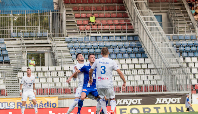 FOTOGALERIE: Sigma padla s Baníkem na hřišti i na tribunách. Tady jsou fotky