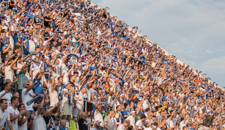 FOTOGALERIE: Sigma padla s Baníkem na hřišti i na tribunách. Tady jsou fotky