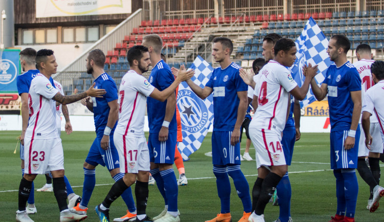 FOTOGALERIE: Celý stadion jim tleskal vestoje. Sigma ukázala, že vyhrát proti Seville není nemožné
