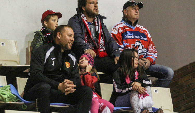 Kohouti vyhráli potřetí za sebou, Pardubice porazili 4:2. Zápas patřil Ondruškovi