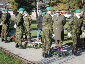 FOTO/VIDEO: U památníku u právnické fakulty proběhla vzpomínka ke Dni boje za svobodu a demokracii