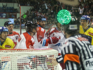 FOTOGALERIE: Souboj kohoutů s ševci měl všechno – od bitek až po sladkou oslavu vítězství