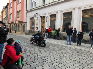 Motorkáři dnes zahájili sezonu na Horním náměstí