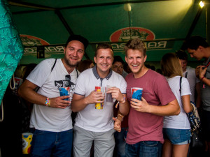 FOTOGALERIE: Létofest letos přilákal davy lidí, neodradily je ani bouřkové mraky a občasný déšť