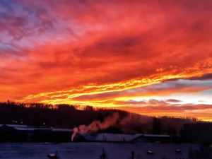 FOTOGALERIE: Slunce a mraky dnes kouzlily na ranní obloze. Tady jsou vaše nejlepší úlovky