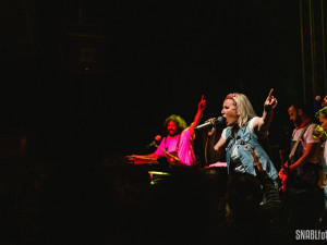 FOTOGALERIE: Monkey Business roztančili olomoucký Sklub. Poprvé od karantény