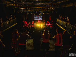 FOTOGALERIE: Monkey Business roztančili olomoucký Sklub. Poprvé od karantény