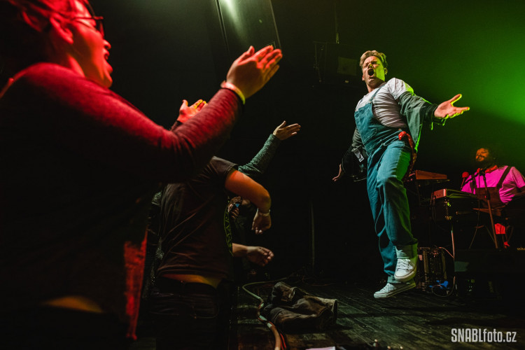 FOTOGALERIE: Monkey Business roztančili olomoucký Sklub. Poprvé od karantény