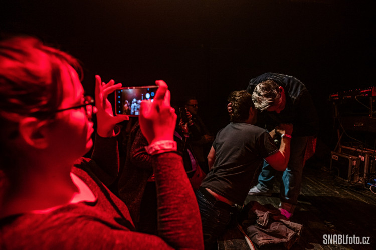 FOTOGALERIE: Monkey Business roztančili olomoucký Sklub. Poprvé od karantény