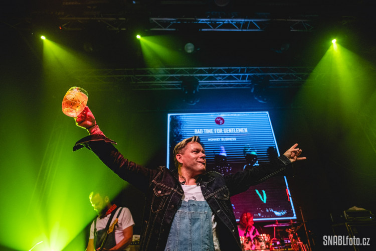 FOTOGALERIE: Monkey Business roztančili olomoucký Sklub. Poprvé od karantény