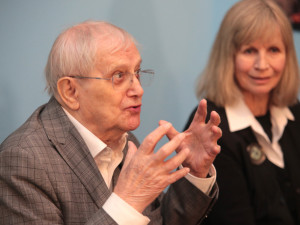 Výstava Jiřího Suchého v Olomouci k 90. narozeninám