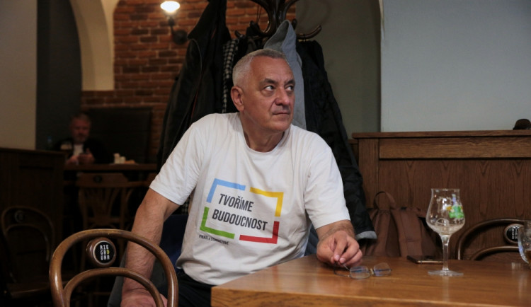 VOLBY 2021: Volební štáby koalice SPOLU a Piráti a Starostové v Olomouci