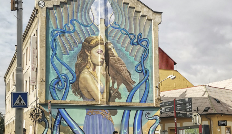 FOTOGALERIE: Velkoplošné malby ozvláštnily fasády v centru Olomouce i v areálu vysokoškolských kolejí