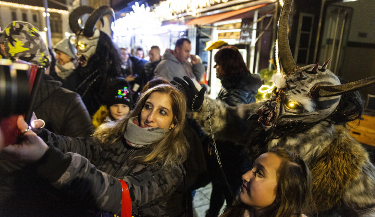 Démonická Krampus show v centru Olomouce
