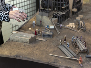 Zpěvačka Tarja Turunen rozdávala podpisy a ozdobila figurkami unikátní betlém