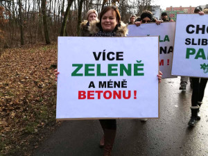 Více zeleně, méně betonu! Hloučela musí dýchat!