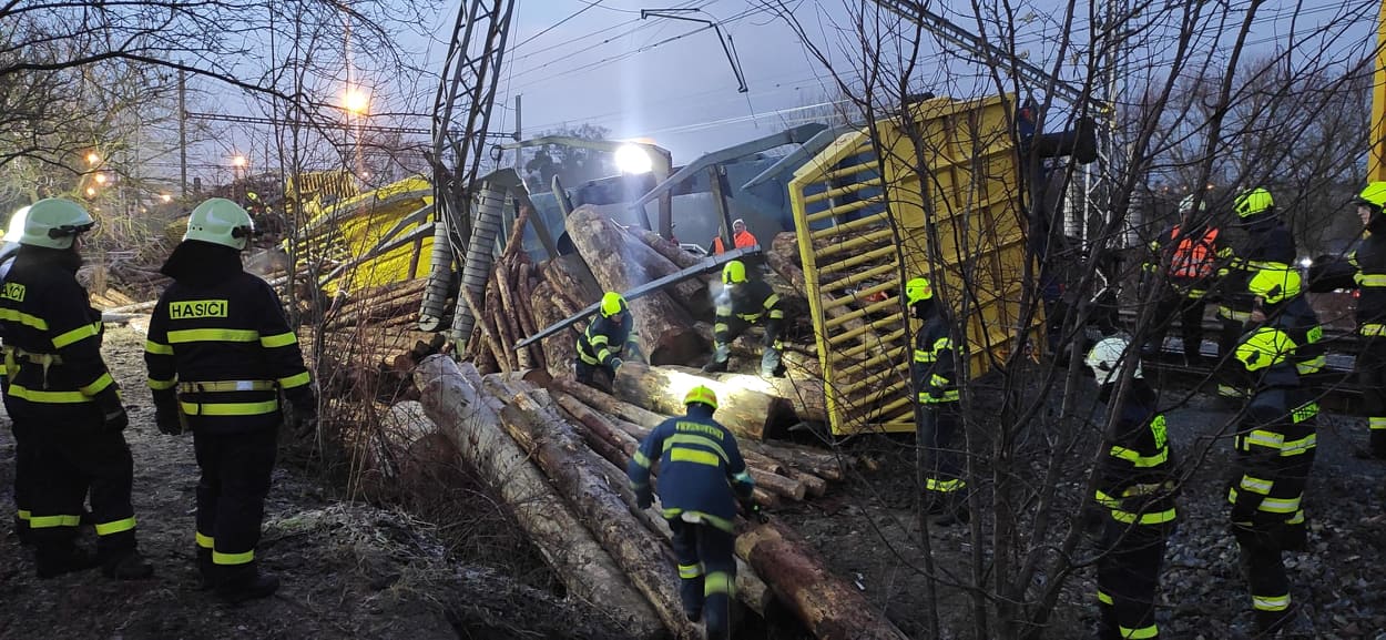 FOTOGALERIE: Srážka dvou nákladních vlaků v Prosenicích