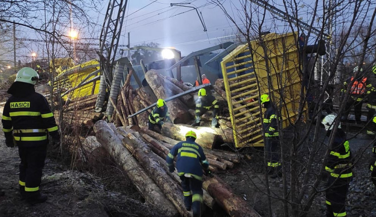 FOTOGALERIE: Srážka nákladních vlaků v Prosenicích a montáž nové výhybky