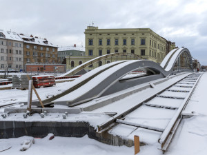 Most zvaný Rejnok zasáhla zima, práce se mají stihnout do konce června
