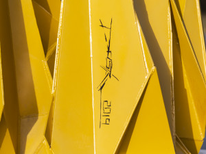 Demontáž ocelové sochy Stvůra z olomouckého parku