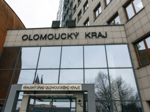 Krajské asistenční centrum odbavilo stovky uprchlíků z Ukrajiny. Nově bude sídlit v Hanáckých kasárnách