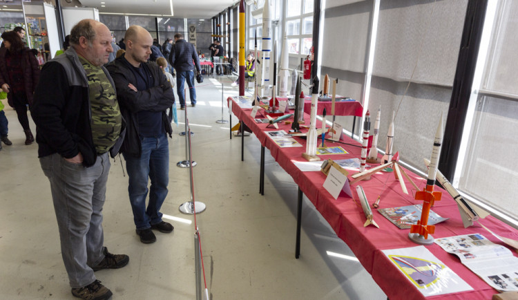 Olomouckou Floru zaplavily modely lodí, vláčků, letadel i stavební a vojenské techniky