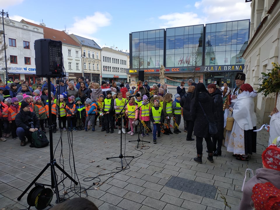 FOTOGALERIE: Zapálená Smrtka skončila v potoce