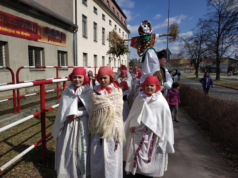 FOTOGALERIE: Zapálená Smrtka skončila v potoce