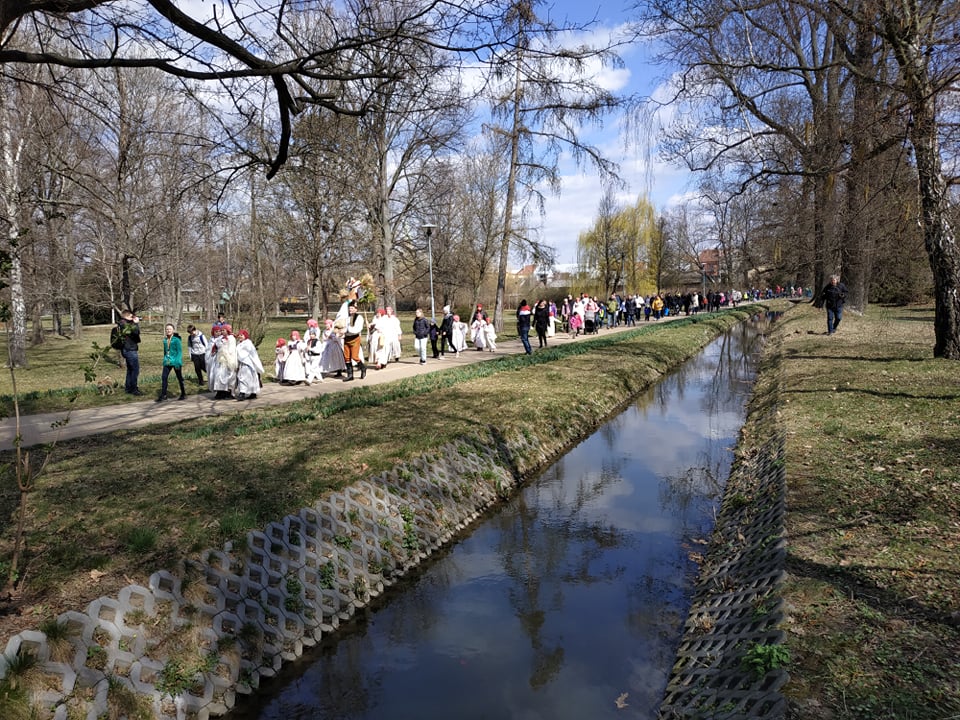 FOTOGALERIE: Zapálená Smrtka skončila v potoce