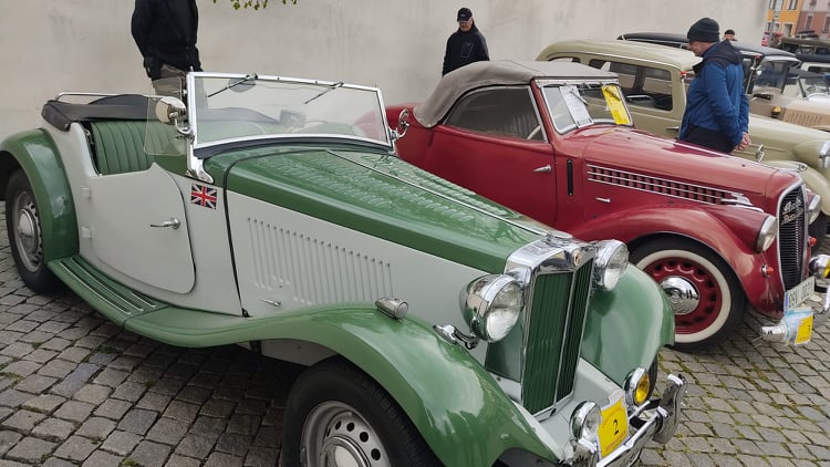 FOTOGALERIE: Jízda veteránů z Přerova na Helfštýn