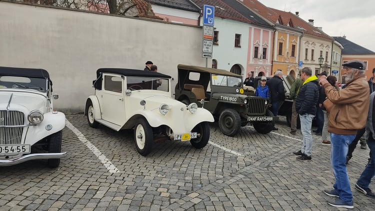 FOTOGALERIE: Jízda veteránů z Přerova na Helfštýn
