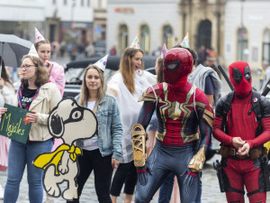 Desátému olomouckému majálesu vládne královský pár ze Stardance