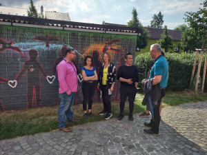 FOTOGALERIE: Zastávka v Holici má novou výzdobu