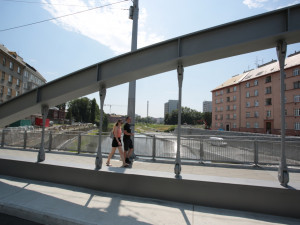 Nový olomoucký most dostal oficiální jméno, na důležitou ulici se vrací provoz