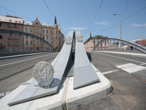 Nový olomoucký most dostal oficiální jméno, na důležitou ulici se vrací provoz