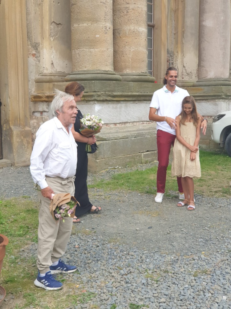 Jan Saudek se ženou na výstavě v Plumlově na zámku