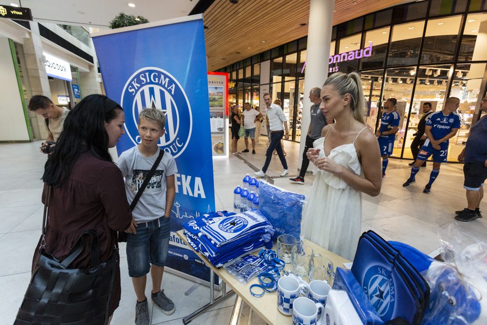 Fotbalová Sigma představila kádr a dresy na novou sezonu. Hrát může i ve žluté